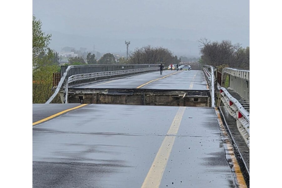 A Montenero di Bisaccia. Strada chiusa da ieri. Interrotti collegamenti con Abruzzo