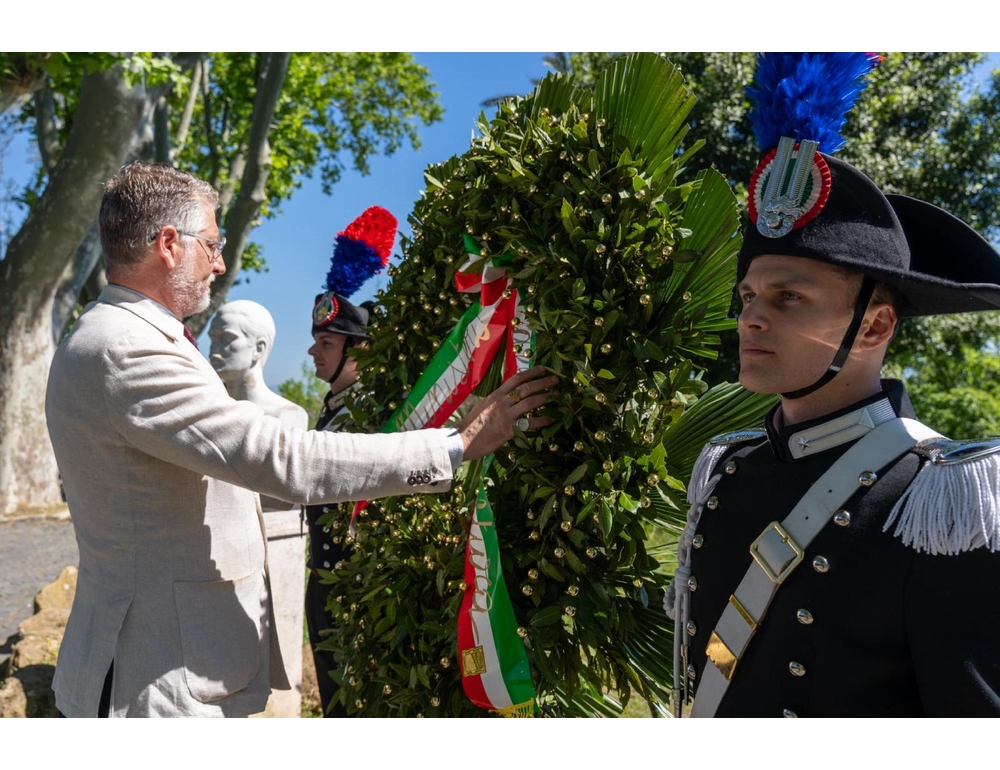 25 aprile: Giuli rende omaggio a Lauro De Bosis nel giorno della Liberazione