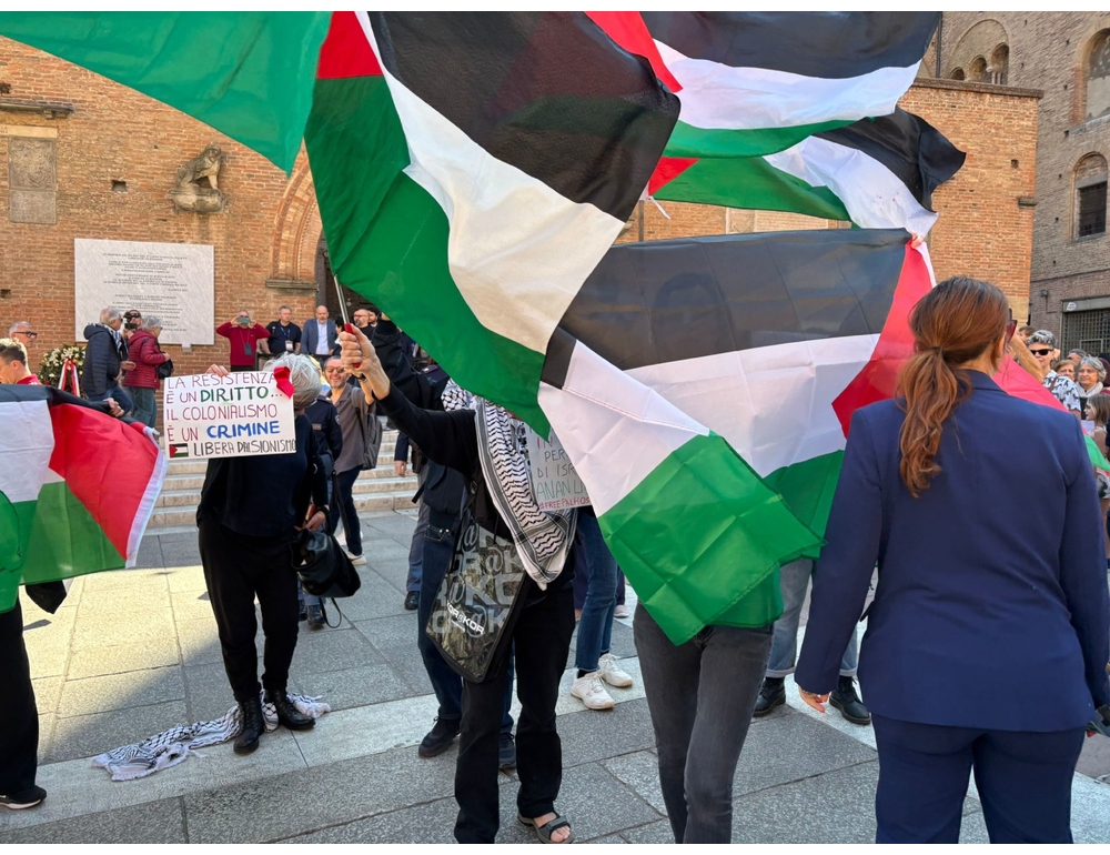 25 aprile, attivisti pro-Pal contestano Lepore: "Parla di Gaza"