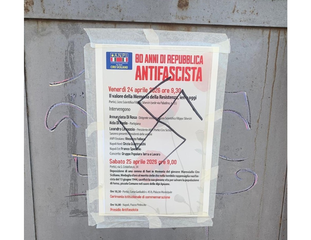 25 aprile: una svastica sull’ingresso dell’associazione partigiani a Portici