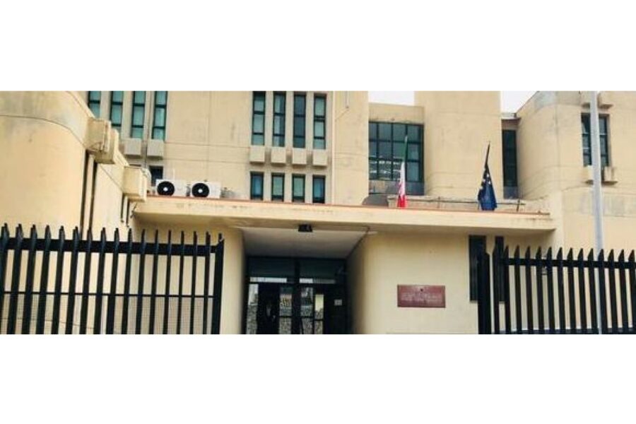 Vittima colpita con pietra