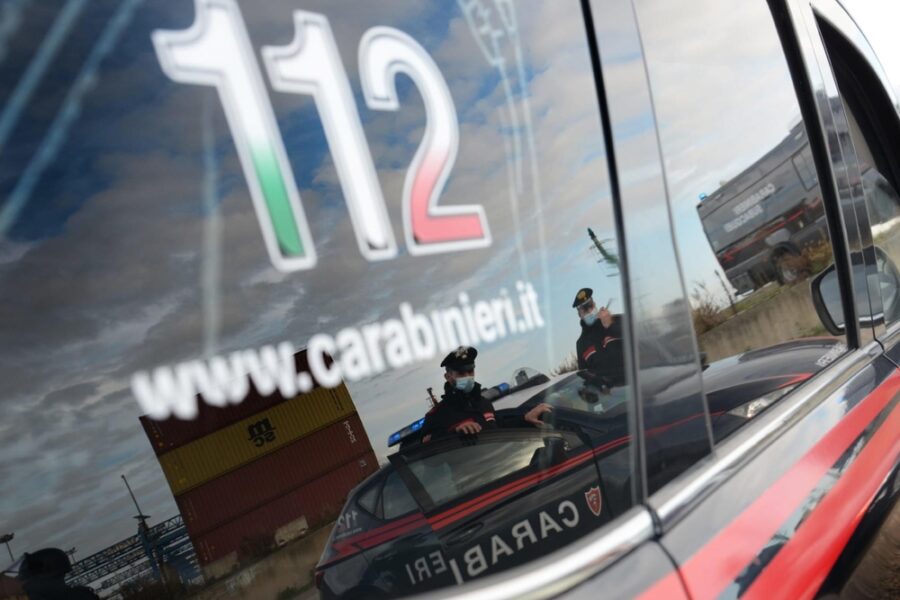 L'episodio ripreso con il cellulare fuori da un centro commerciale di Terni