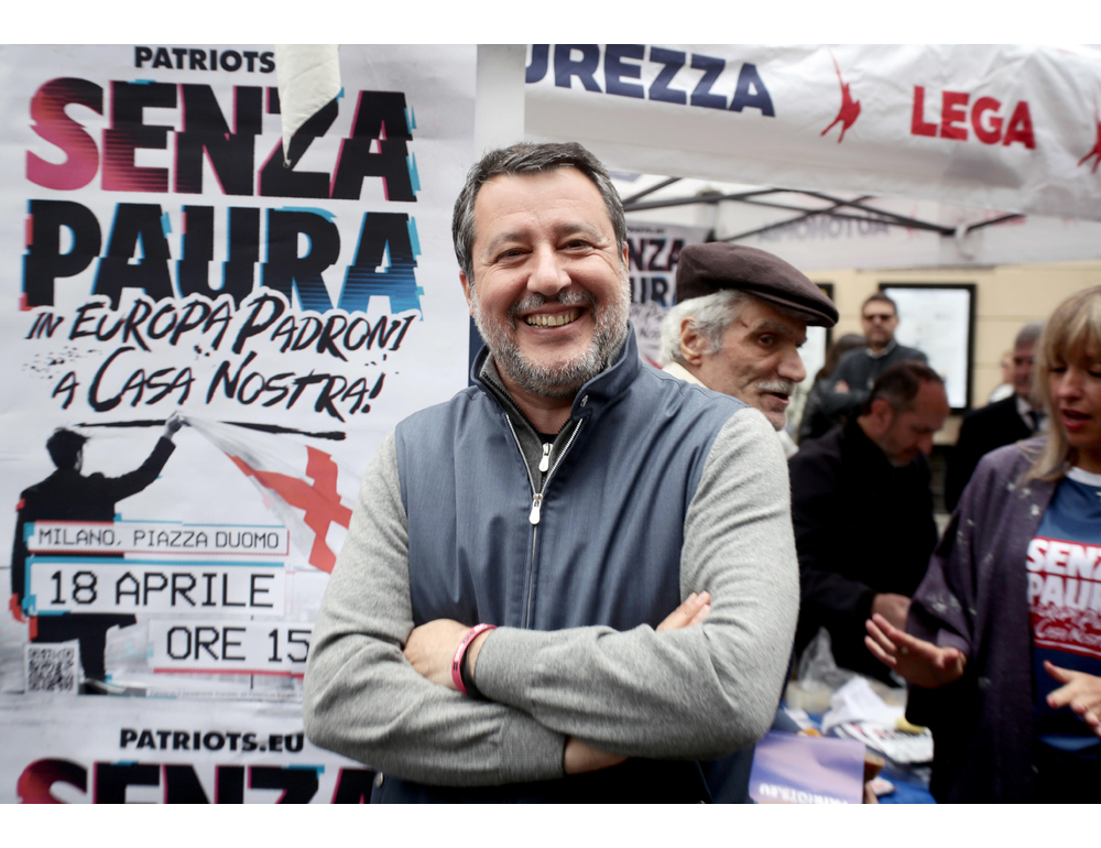 A Milano al via il corteo dei Patrioti, in testa un trattore e i sindaci della Lega