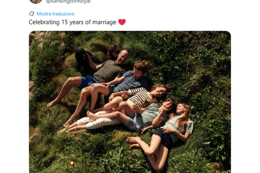 I futuri reali britannici diffondono una foto da famiglia 'normale'