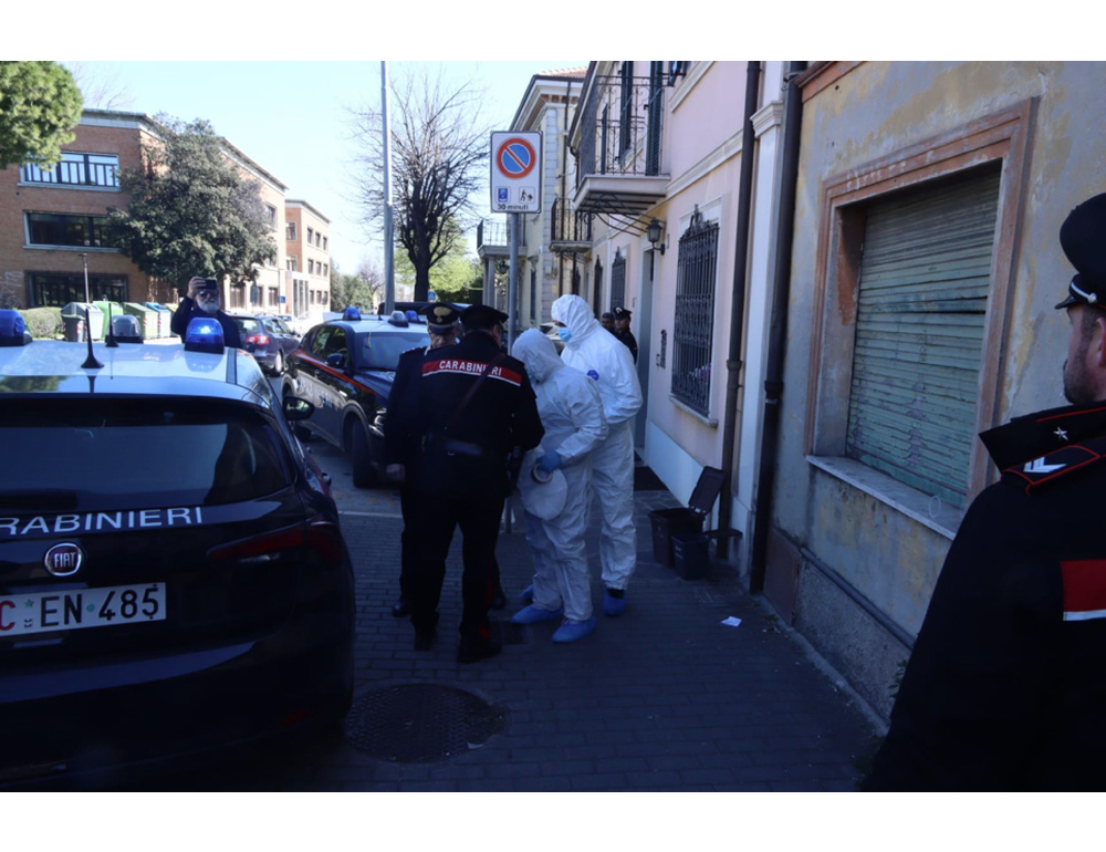 Accoltella il fratello e i genitori a Fano, domani l’interrogatorio di garanzia