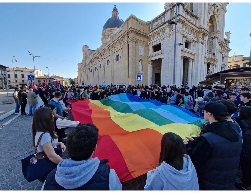 Ad Assisi 1.500 studenti in marcia per la pace e per le vittime di tutte le guerre