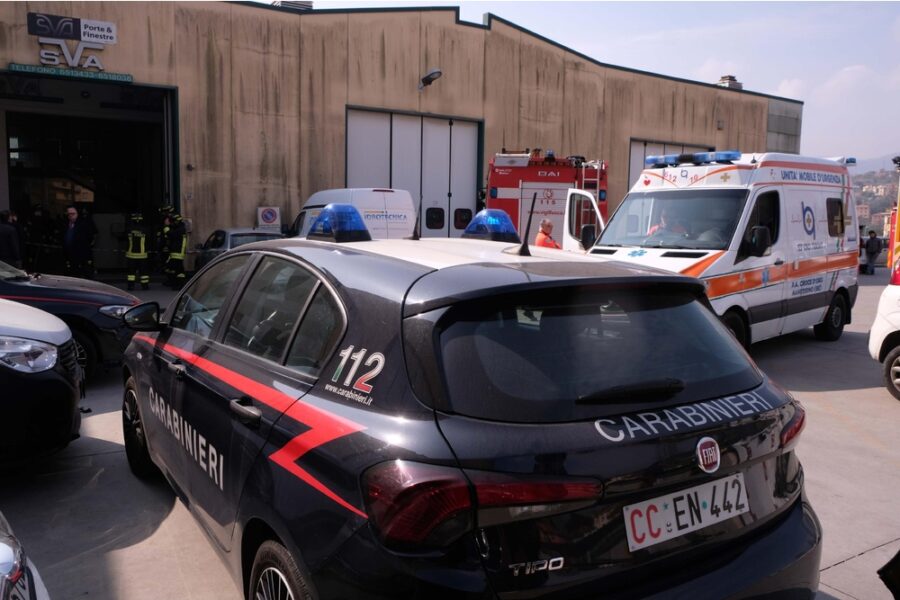 Stava effettuando un intervento di pulizia sulla canna fumaria di una casa