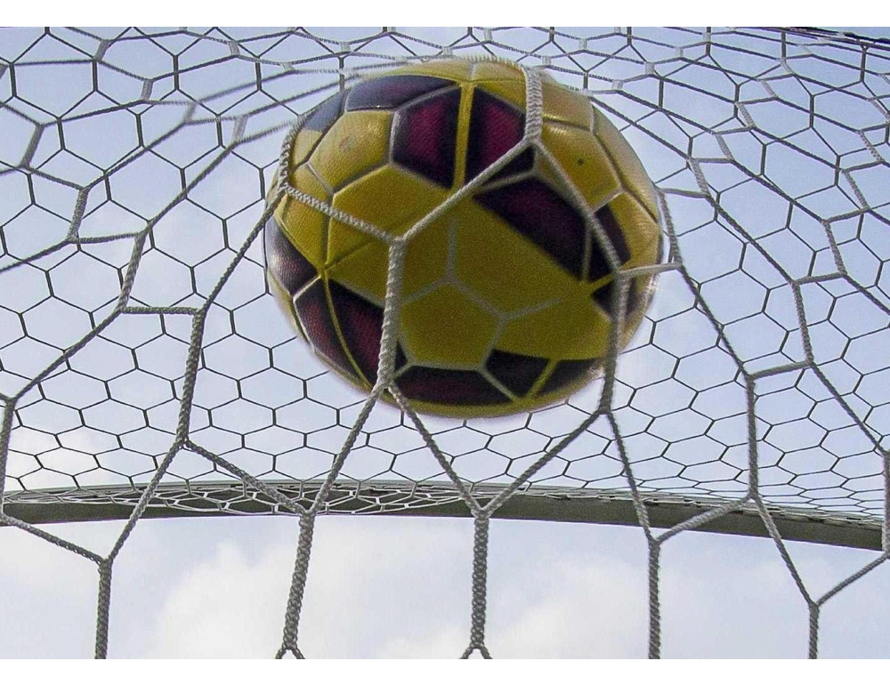 Arbitra 16enne fischia rigore, i suoi familiari aggrediti dai tifosi