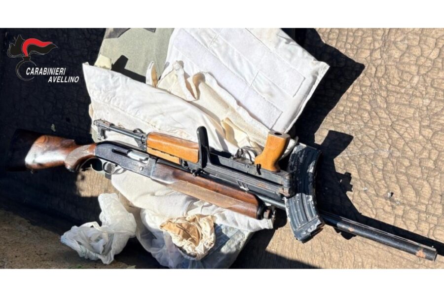 Trovati a Quindici anche un kalashikov e giubbotti antiproiettile
