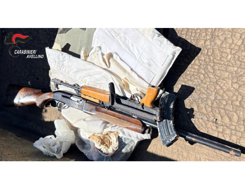 Armi da guerra sequestrate in casolare nell’Avellinese