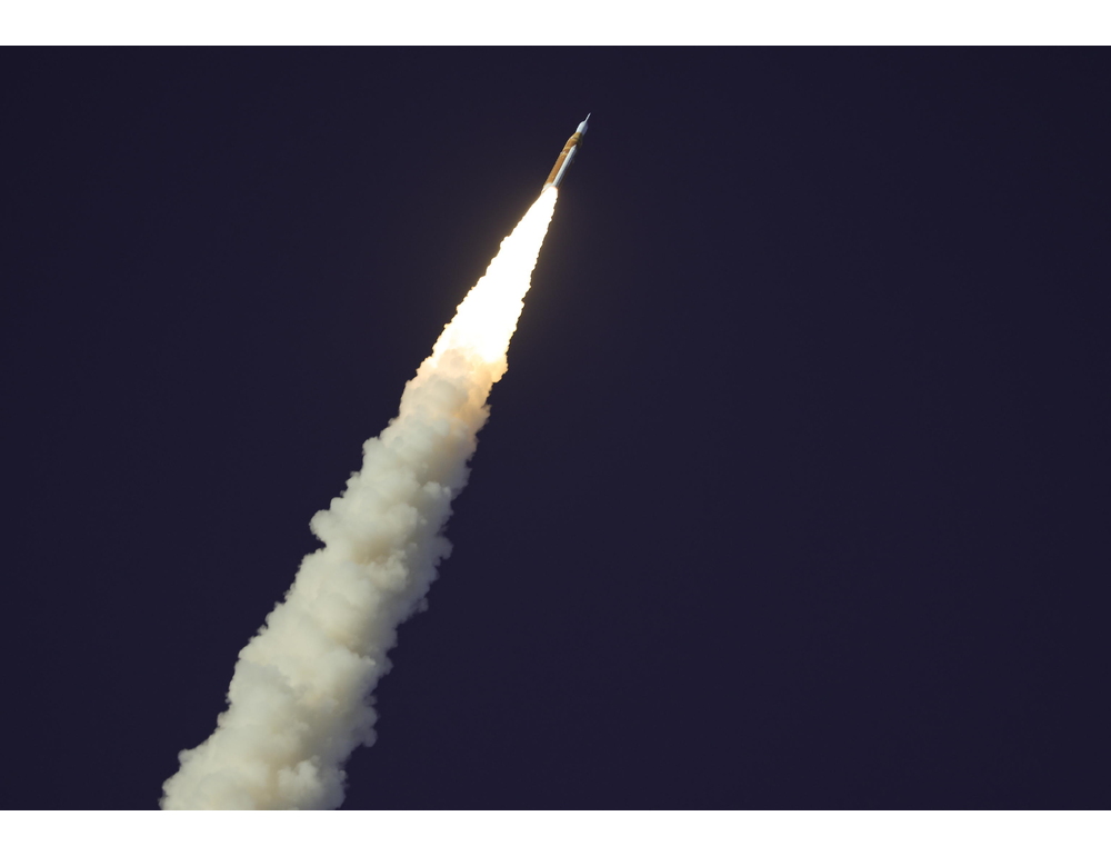 Artemis II lascia l’orbita terrestre, diretta verso la Luna