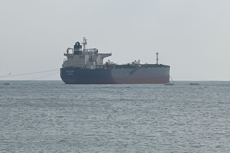 Due mine Limpet di fabbricazione militare collocate fino a 9 giorni prima