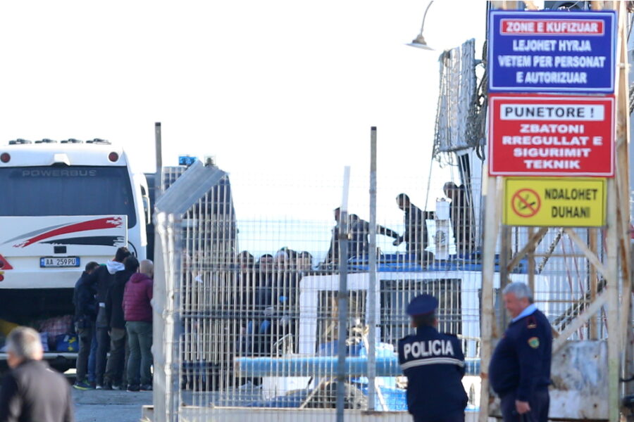 'Centri compatibili con il diritto europeo a patto che ci siano garanzie'