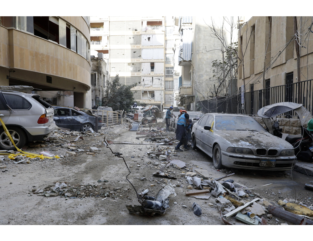 ‘Beirut travolta dai raid, vittime per le strade e panico’