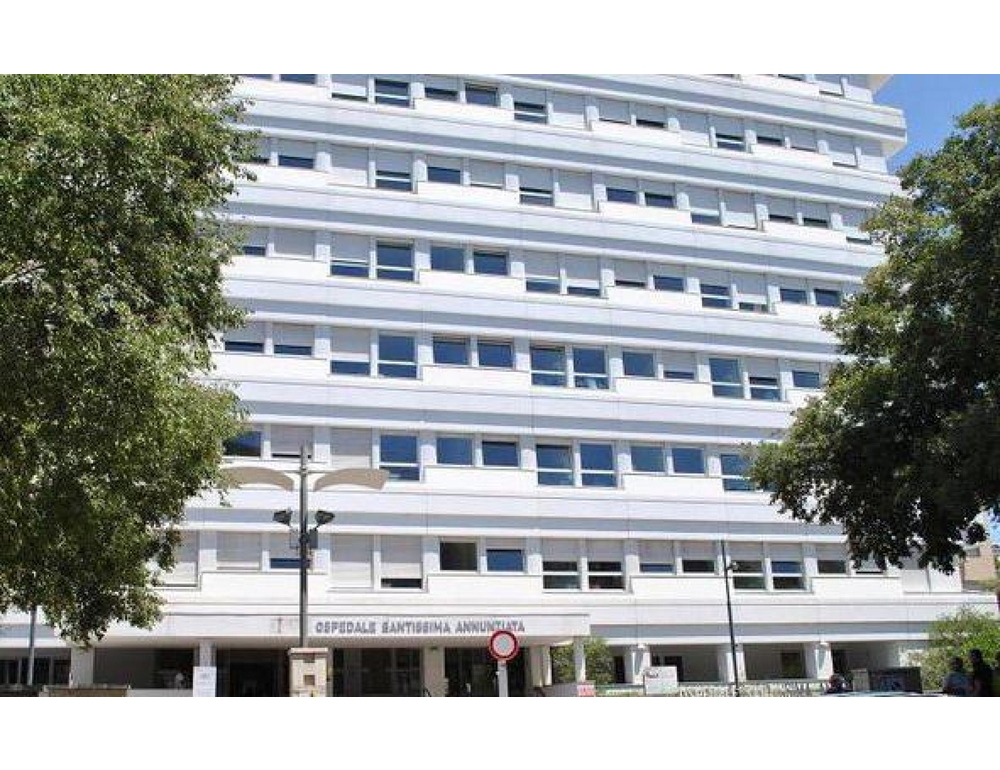 Bimbo di 3 anni cade dal primo piano a Sassari, è grave