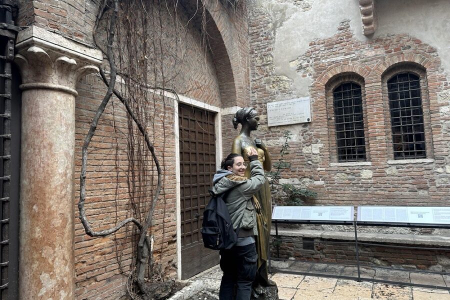 Blocco di tre ore nel primo giorno di ingressi a pagamento per il Cortile