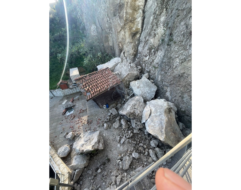 Case sgomberate e grossi massi per frana a Sutera, ‘nessuno interviene’