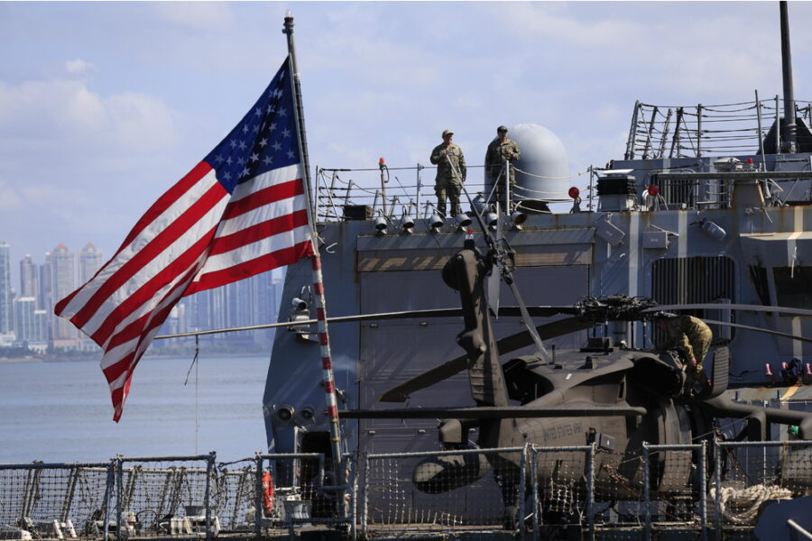 Sono la Uss Frank E. Peterson e la Uss Michael Murphy