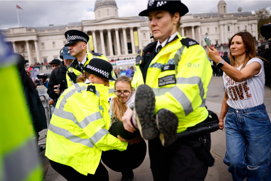 Fermi eseguiti malgrado sentenza che ha dichiarato illegale bando di Palestine Action