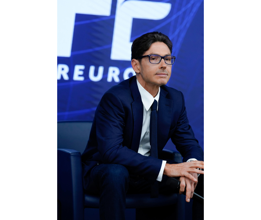 Compleanno Pier Silvio Berlusconi, consegnati 100 pacchi per famiglie indigenti