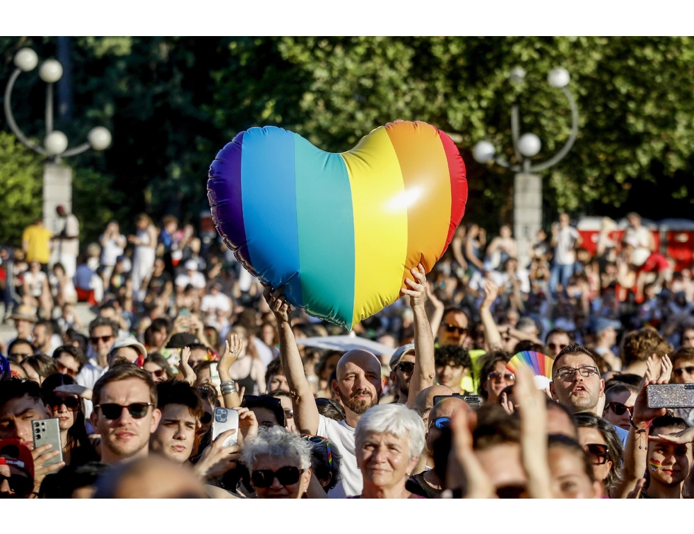 Comune Milano parte civile in processi per reati contro persone Lgbtq+