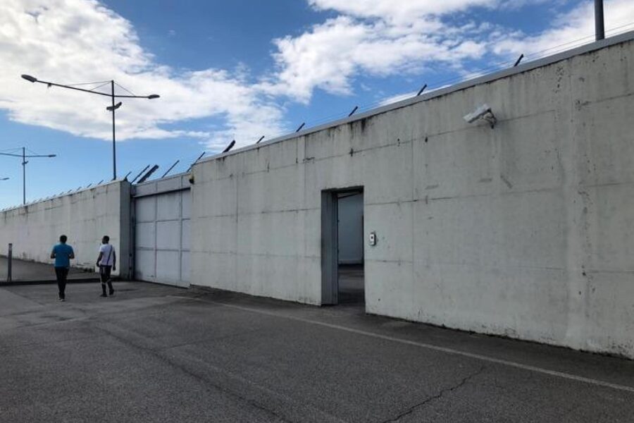 Sono 4 cittadini stranieri. Legali: reati esagerati