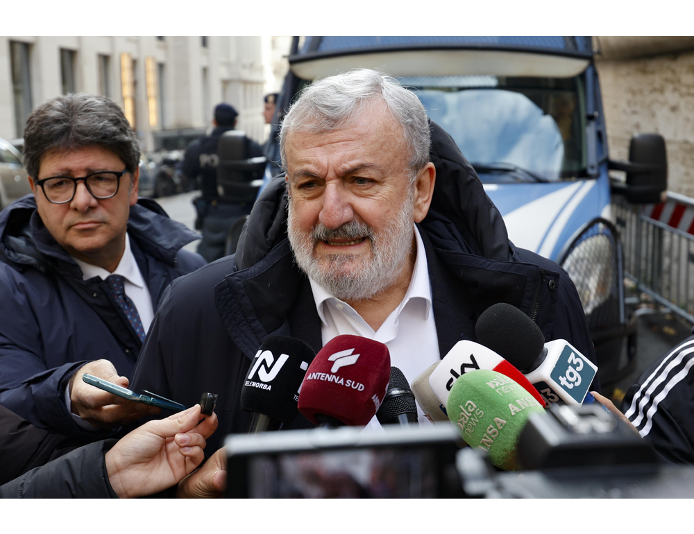 Decaro ritenta, nuova domanda al Csm per Emiliano consulente