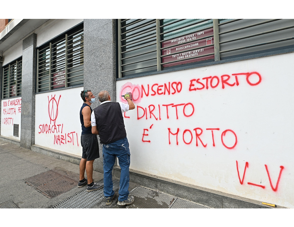 Difesa, assolvete i ‘guerrieri’ No Vax da associazione per delinquere