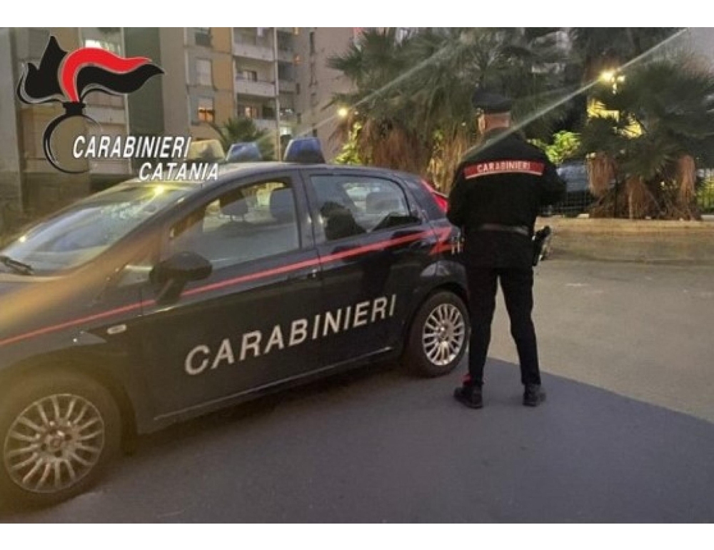 Donna accoltellata a Catania, catturato il marito