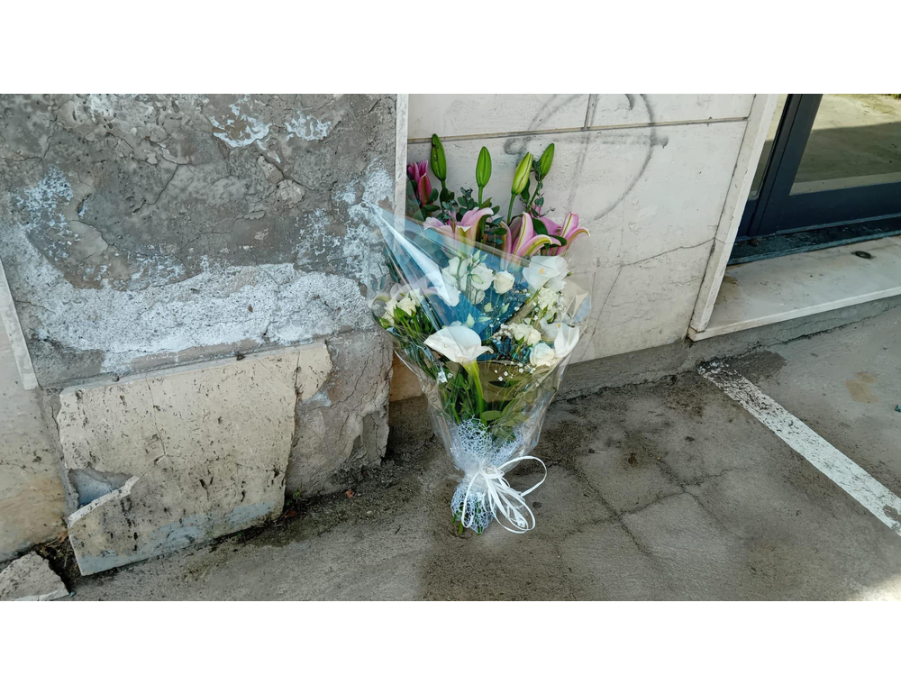 Donna si getta con i figli, Comune proclama lutto cittadino per i funerali