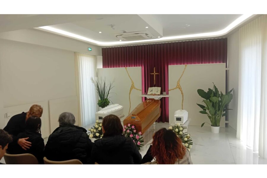 Il marito rientrerà domani da Genova per partecipare ai funerali