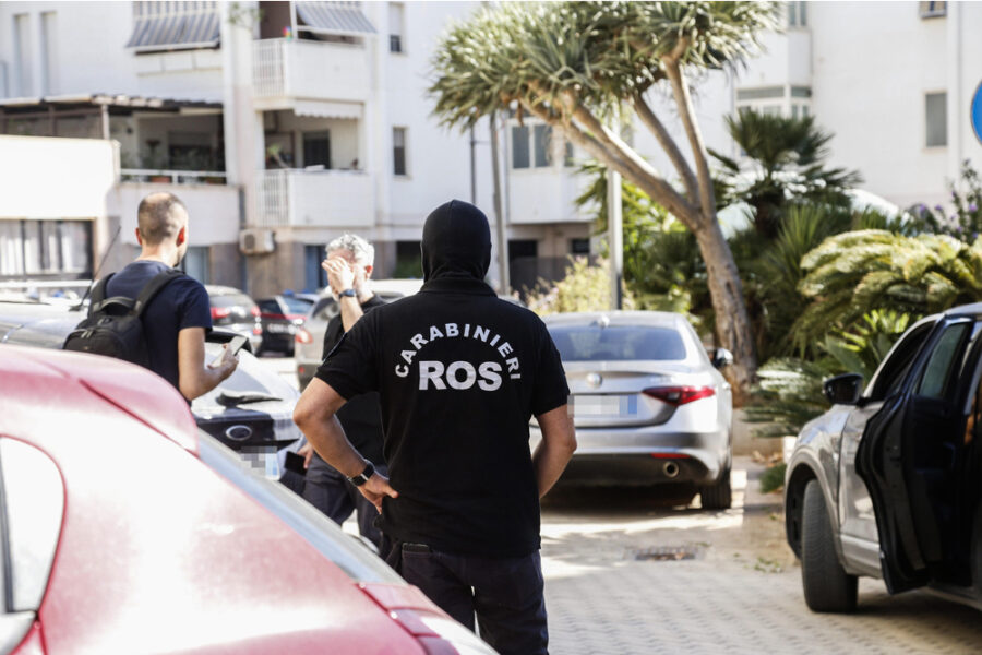 Acquisiti file e atti cartacei. Inquirenti al lavoro sui device degli indagati