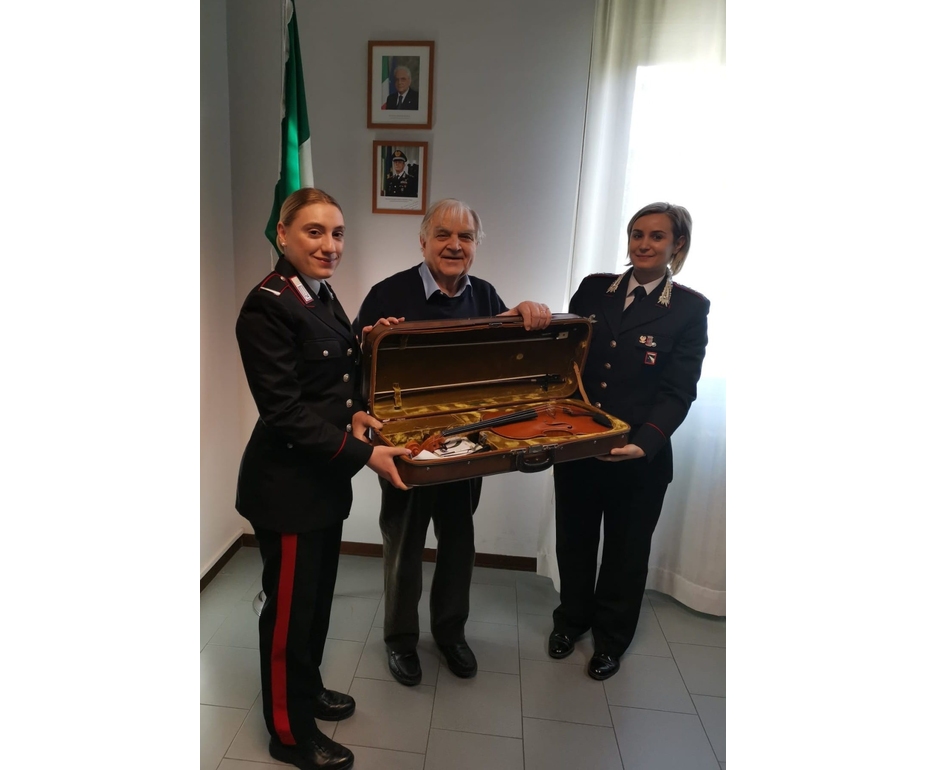 Durante perquisizione Cc trovano viola rubata al fratello di Prodi, minore denunciato