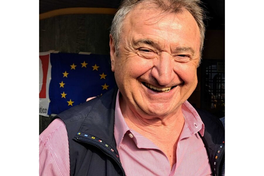 Ha partecipato alla costituzione e al consolidamento del Partito democratico