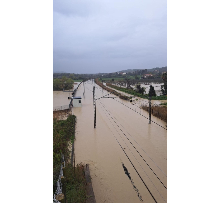 Esonda l’Osento, interrotta tratta ferroviaria Adriatica