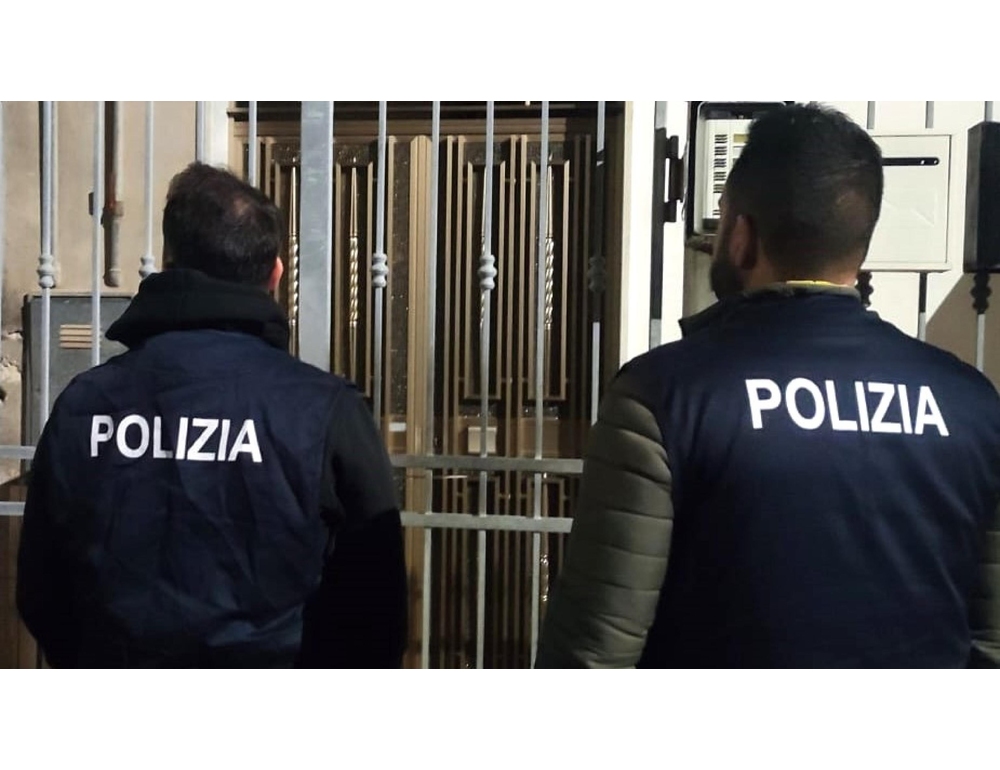 Estorcono a imprenditore 90mila euro, nove arresti