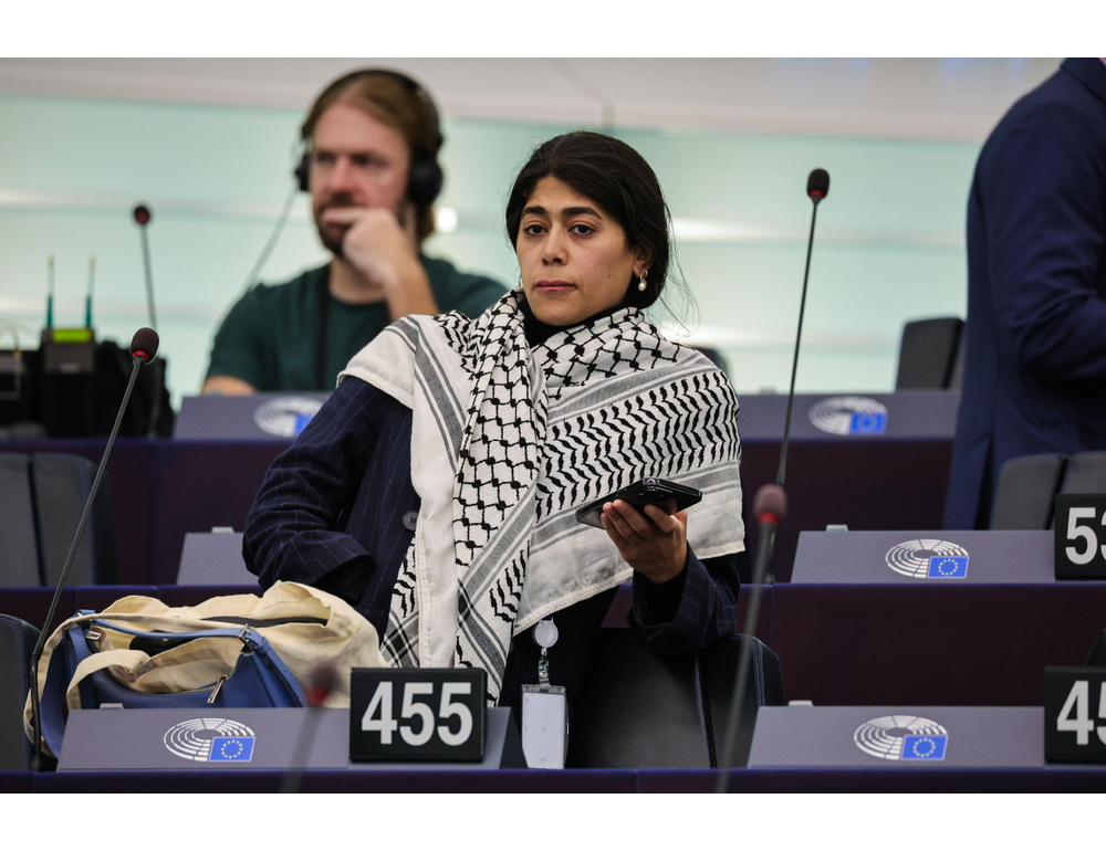 Eurodeputata Rima Hassan fermata a Parigi per ‘apologia di terrorismo’