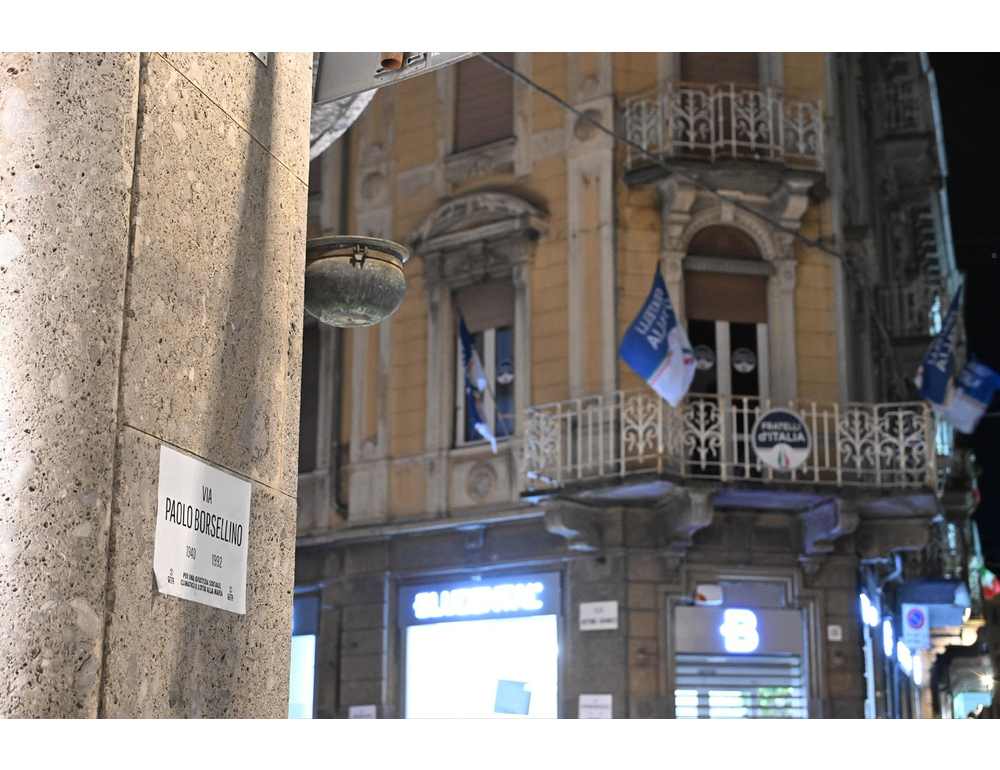 Extinction Rebellion reintitola vie Biella alle vittime della mafia