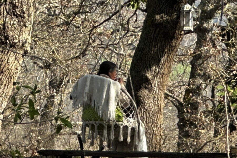 Trasloco nella casa del Comune al ritorno dei bimbi. I parenti tornati in Australia