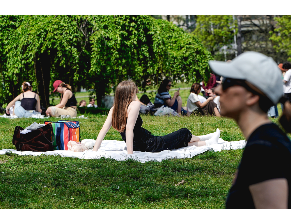 Folla nei parchi di Torino per Pasquetta, in particolare al Valentino