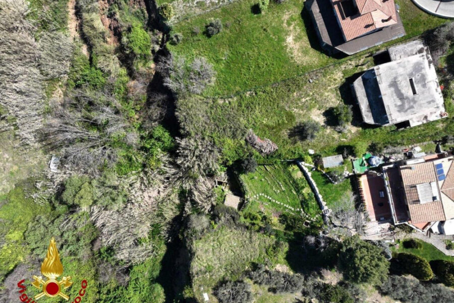 Lo ha deciso il prefetto vista la chiusura di strade e per garantire sicurezza studenti