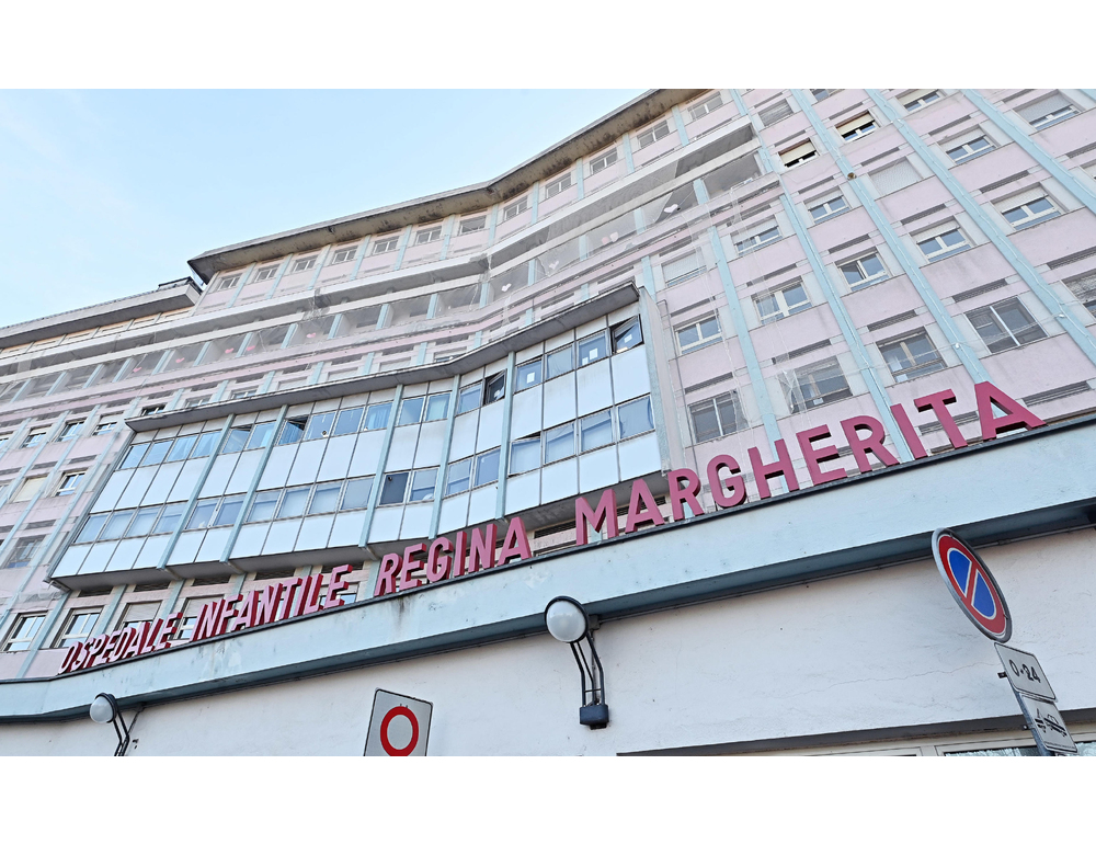 Fuori pericolo il bimbo di due anni caduto dal secondo piano