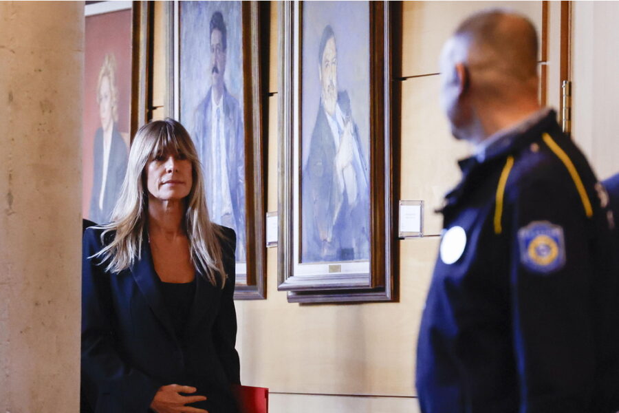 Per presunti reati traffico influenze