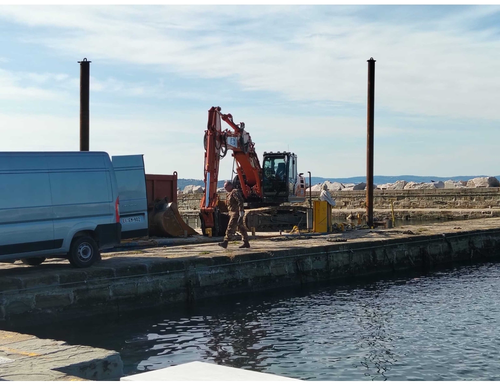 Granate di artiglieria inglese riemergono dai fondali di Trieste