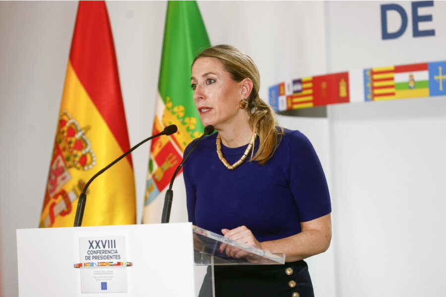 L'esponente Partido Popular ha ottenuto maggioranza assoluta dopo il patto con ultradestra