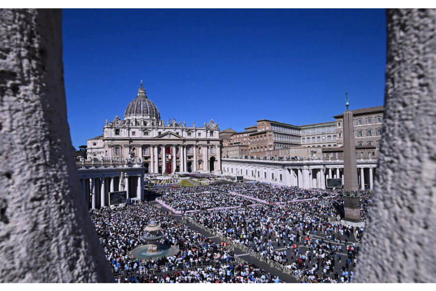 ANSAIl-Papa-fa-gli-auguri-di-Pasqua-in-dieci-lingue-anche-arabo-e-cinese
