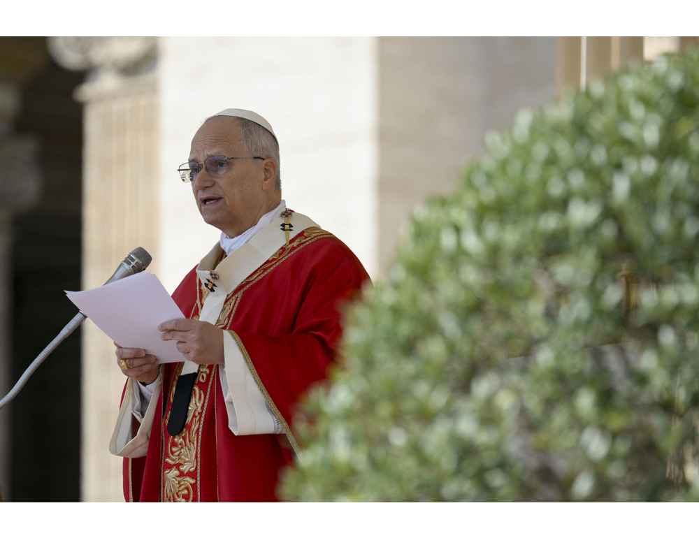 Il Papa, il mondo ferito da guerre e soprusi