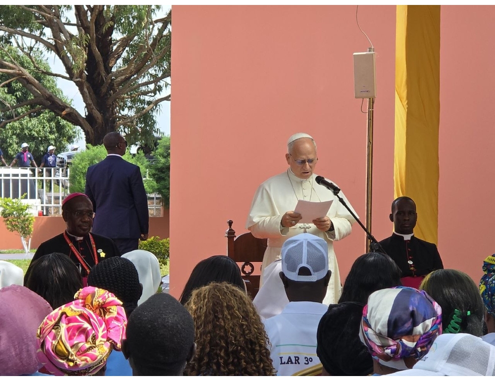 Il Papa in Angola, ‘la cura dei fragili segna la qualità di un paese’