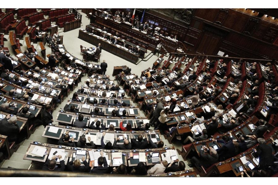 Al Senato i sì sono stati 96; Alla Camera 180 voti a favore