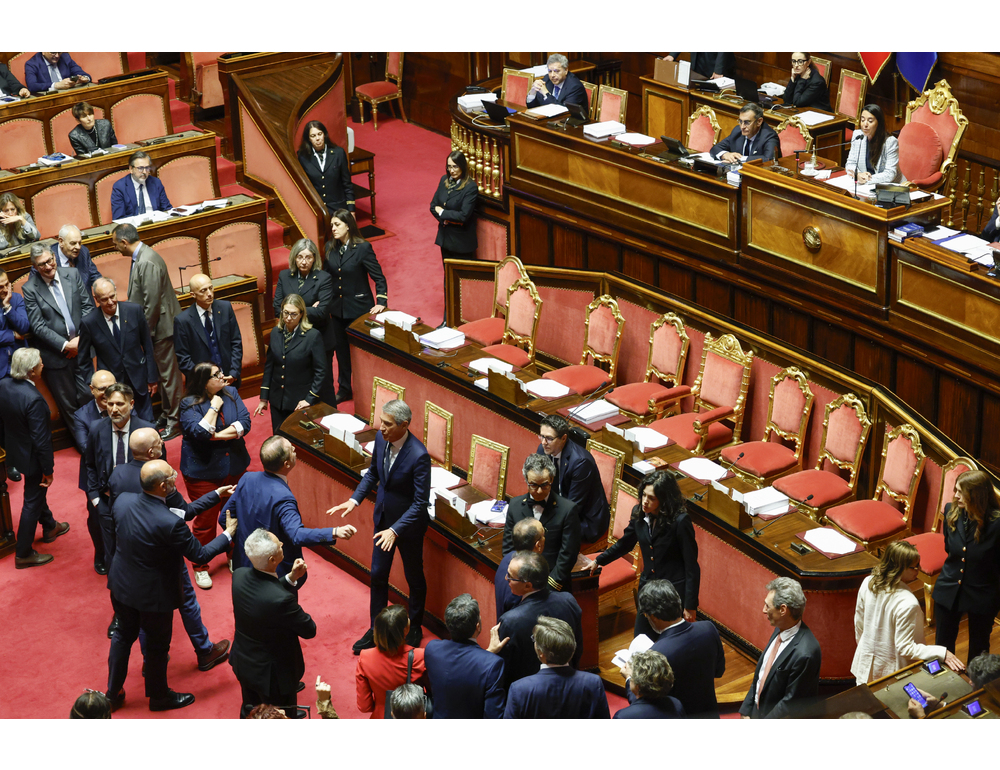 Il Senato approva il dl sicurezza, ora di corsa alla Camera per ok finale